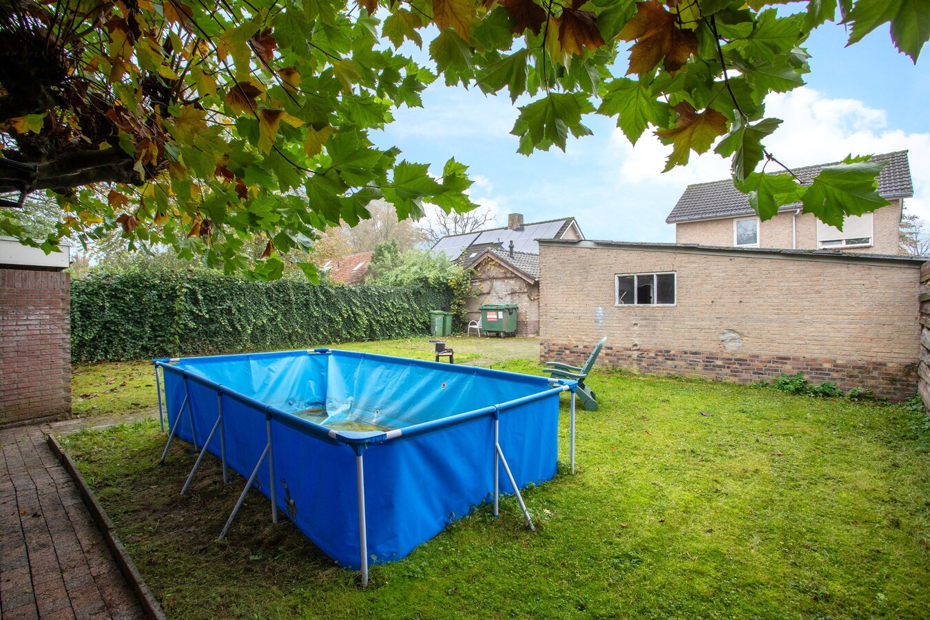 Te renoveren vrijstaande woning met vrijstaand bijgebouw gelegen in het centrum van Netersel. 