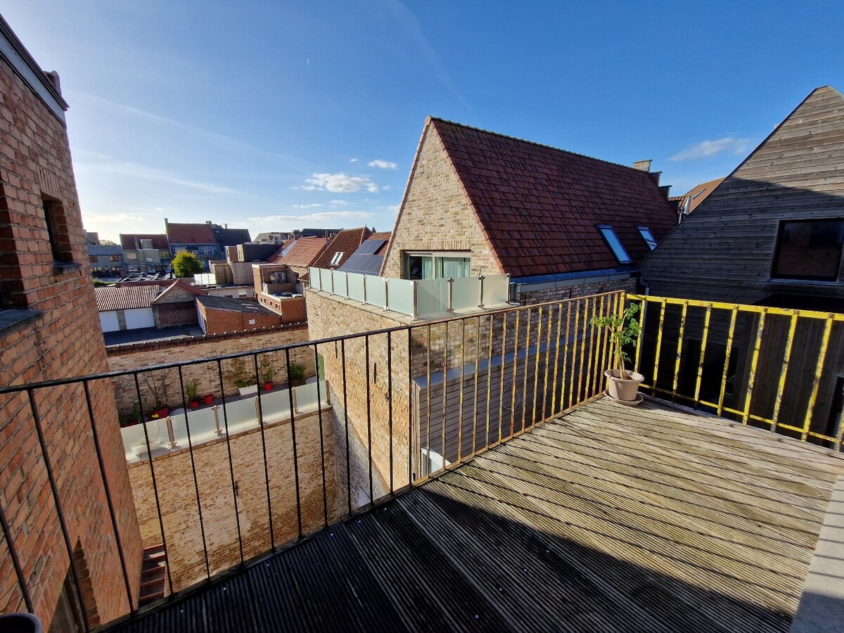 Opbrengsteigendom te koop in hartje Veurne – netto rendement 3,5% 