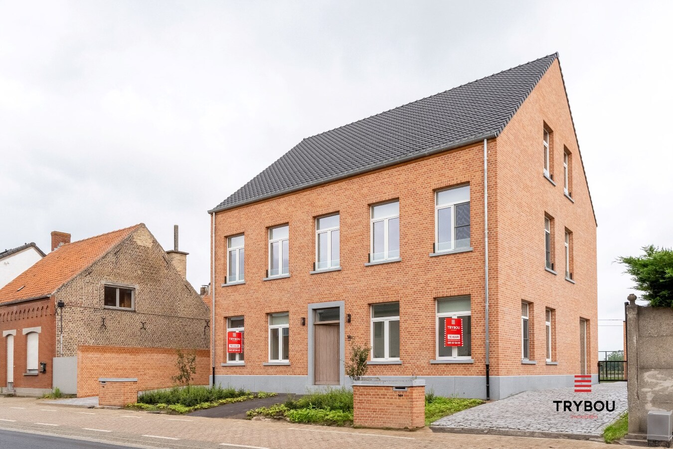 2 hoogwaardig afgewerkte nieuwbouwwoningen met garage 