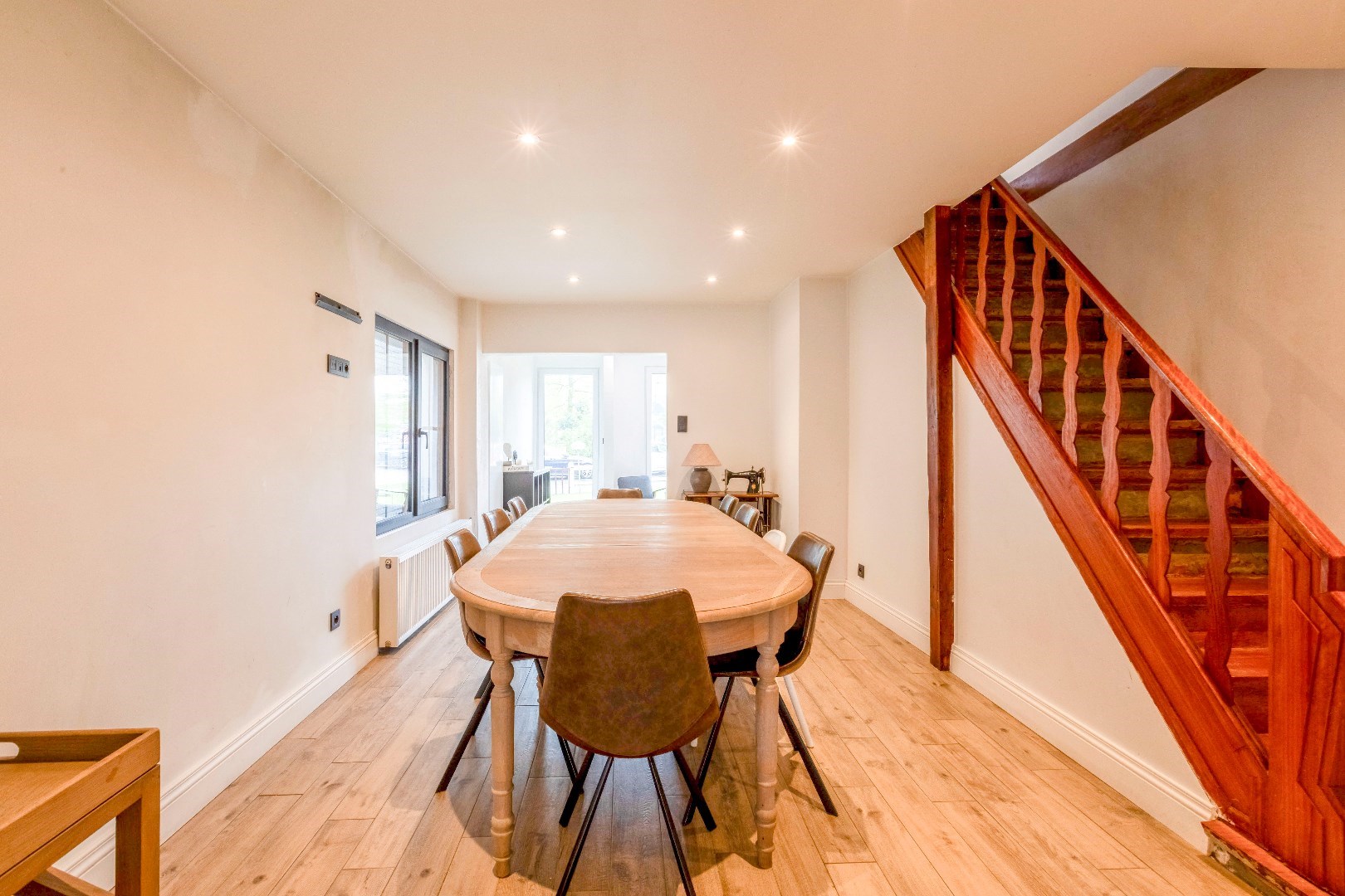 Instapklare woning met tuin in de gezellige kern van Laarne 