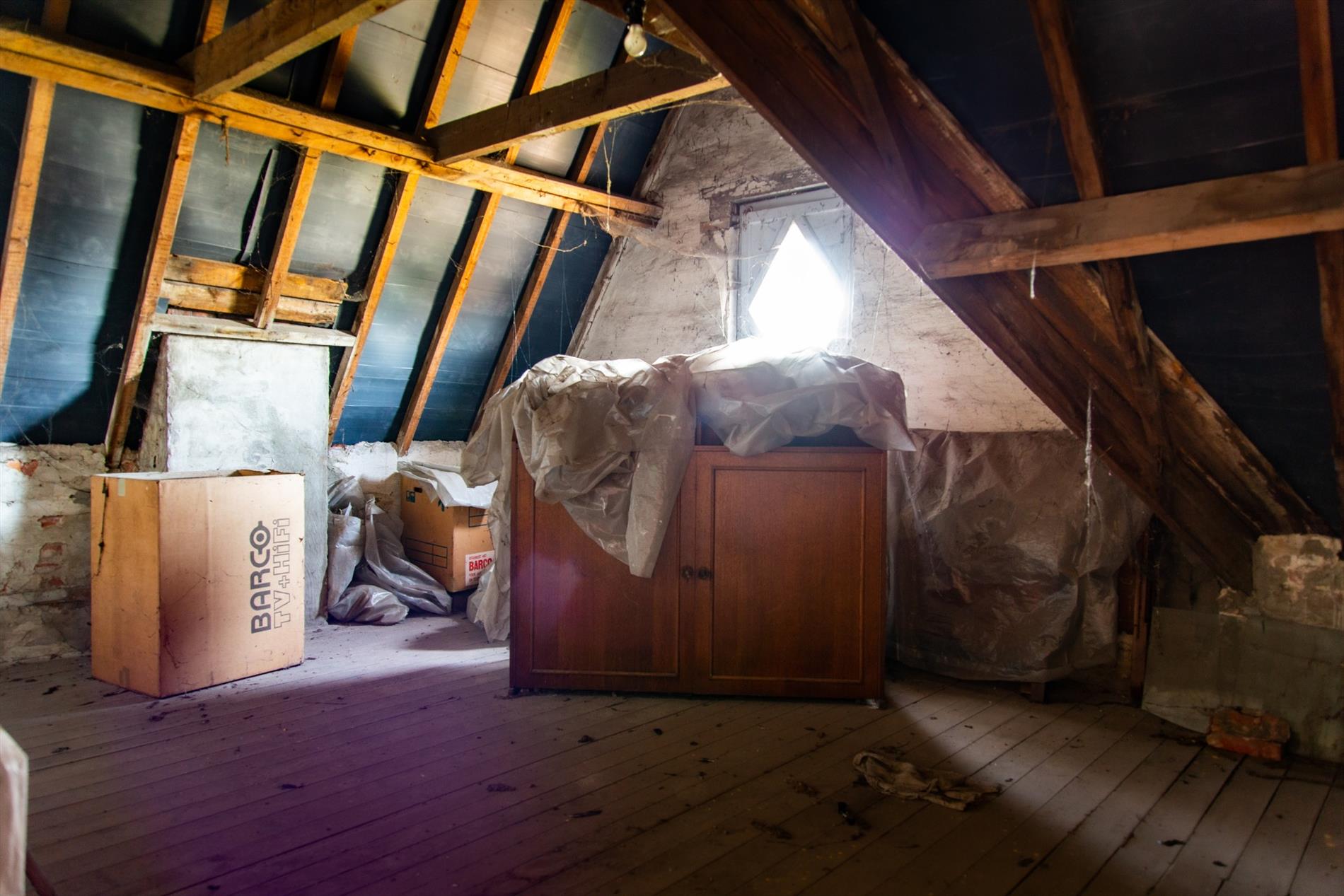 Totaal te renoveren art deco woning met 5 slpks op 950m² nabij centrum Maldegem 