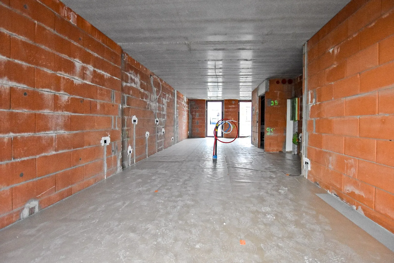 Zeer ruim 2 slaapkamer appartement met 2 terrassen