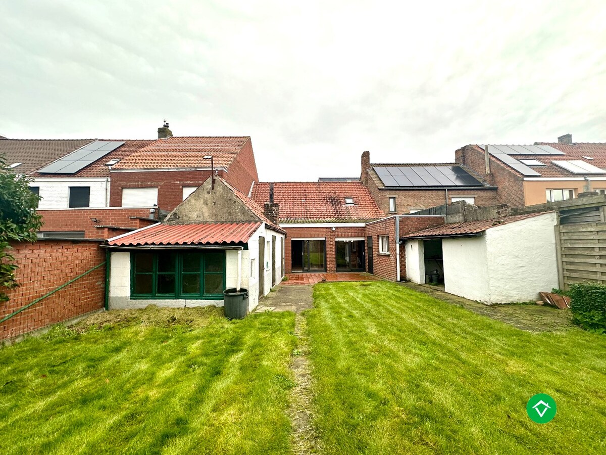 Rijwoning in het centrum van Koekelare met mogelijkheden 