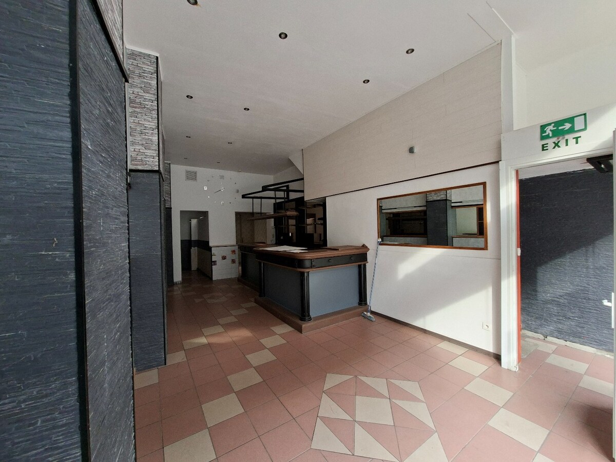 Rue des Maux, la rue des établissements du centre ville de Tournai 