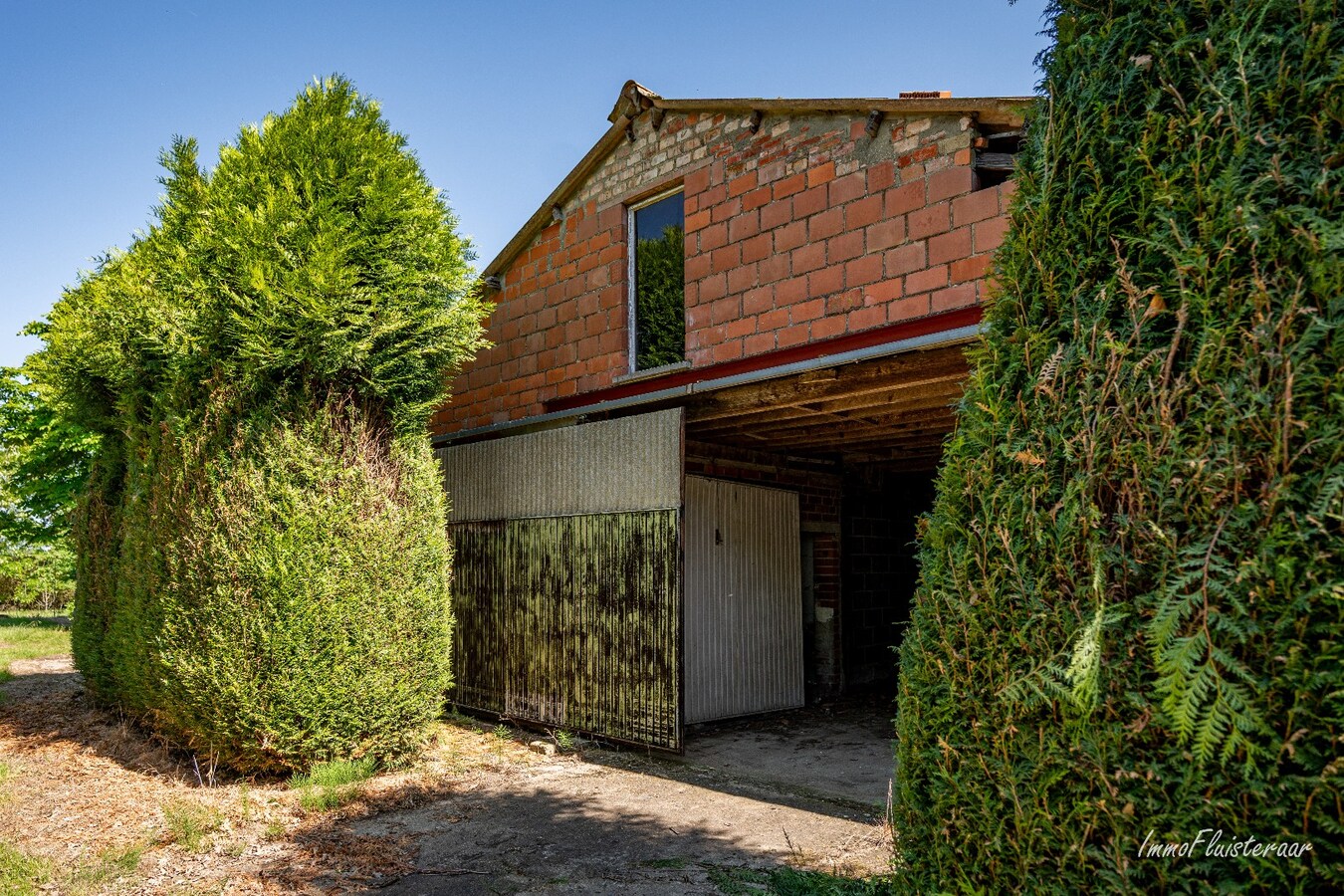 Uniek gelegen te renoveren woning met stalgebouw op ca. 10ha te Herk-de-Stad 