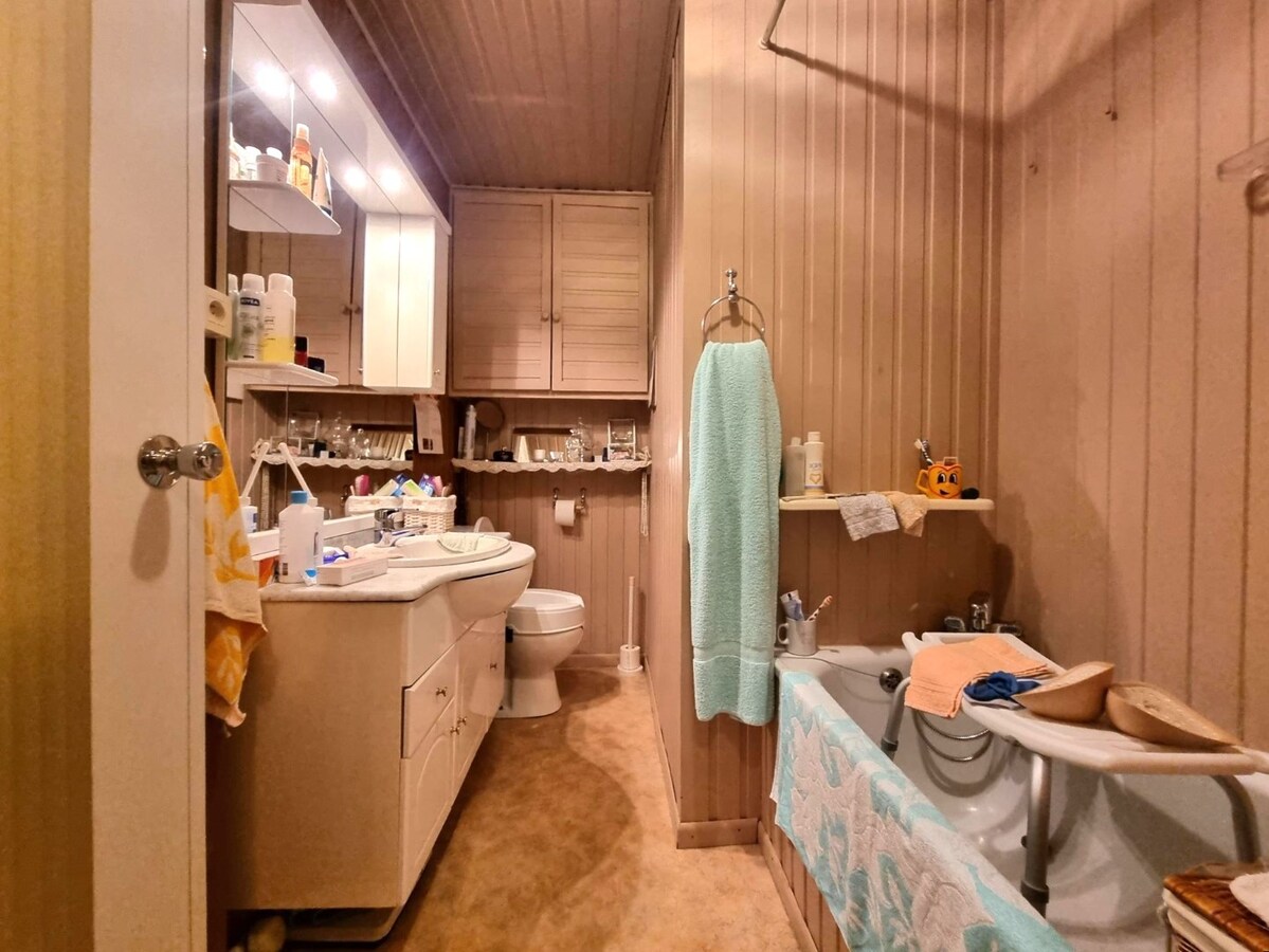 Zeer rustig gelegen, te renoveren halfopen woning met mooie tuin - Heist 