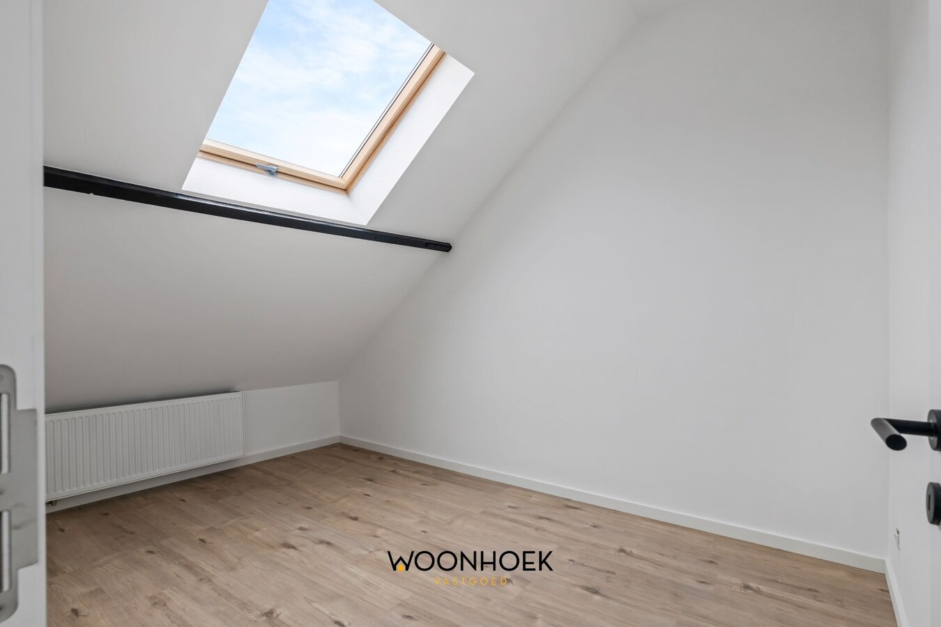 Gerenoveerde, 6-slpk woning, zonnige tuin en 2 bdkms te Sint-Niklaas! 