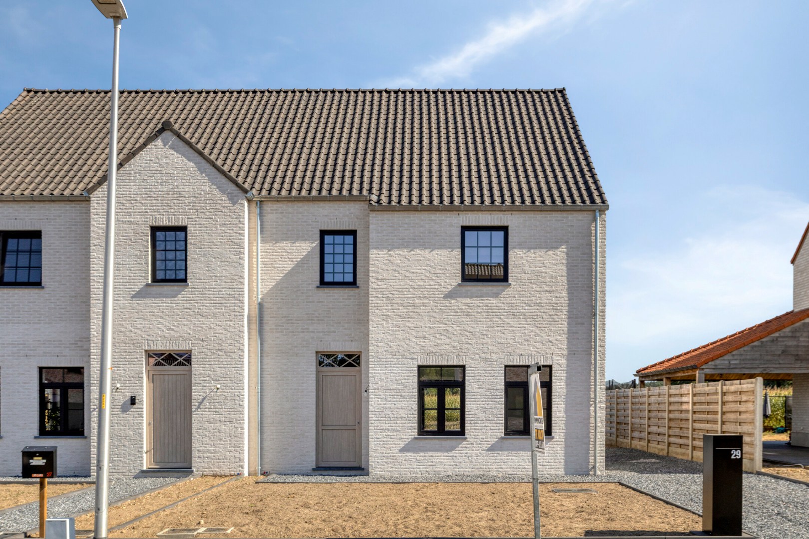 Nieuwbouw-woning in landelijke stijl met 3 slpk op 3 a 82 ca. 
