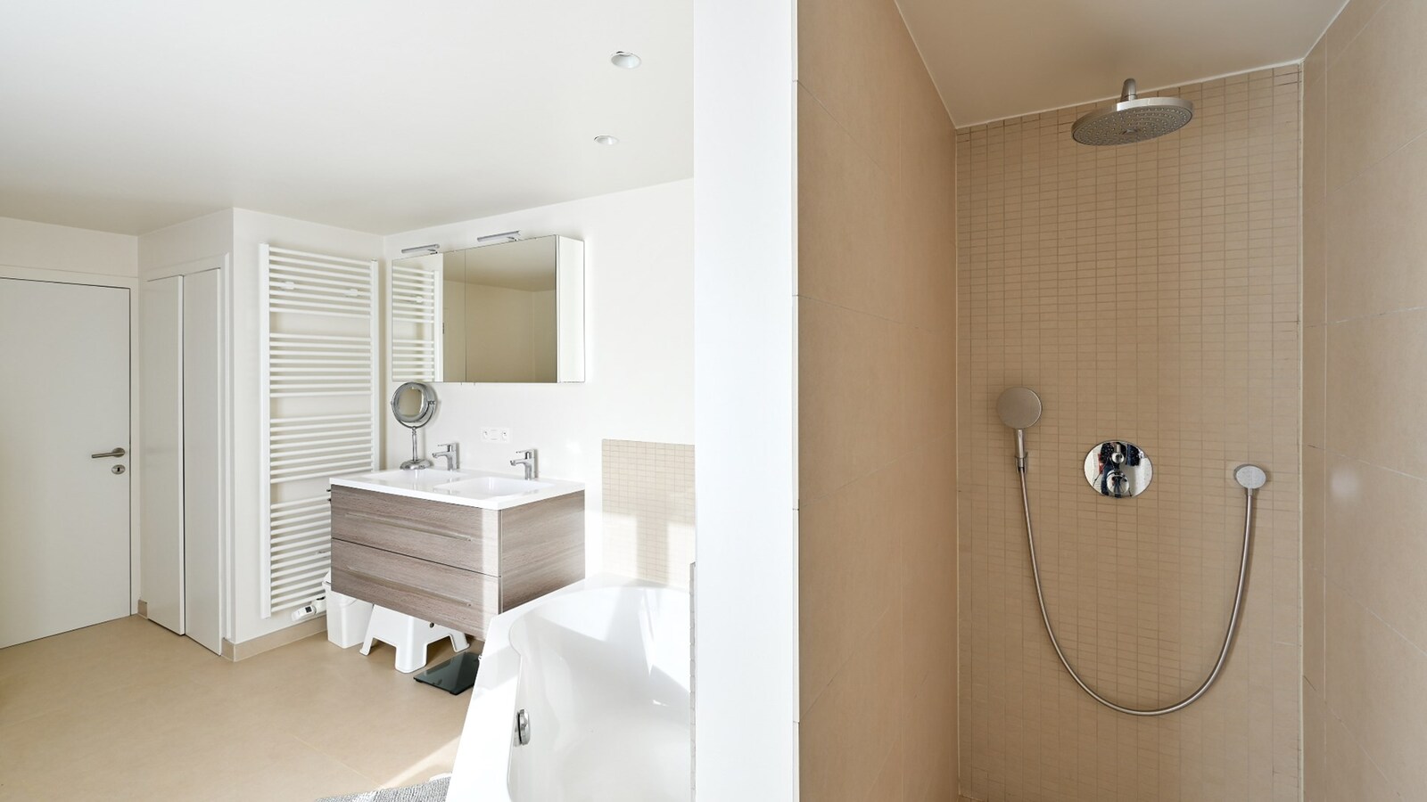 Knap gerenoveerde en ruime gezinswoning vlakbij het centrum &amp; strand 