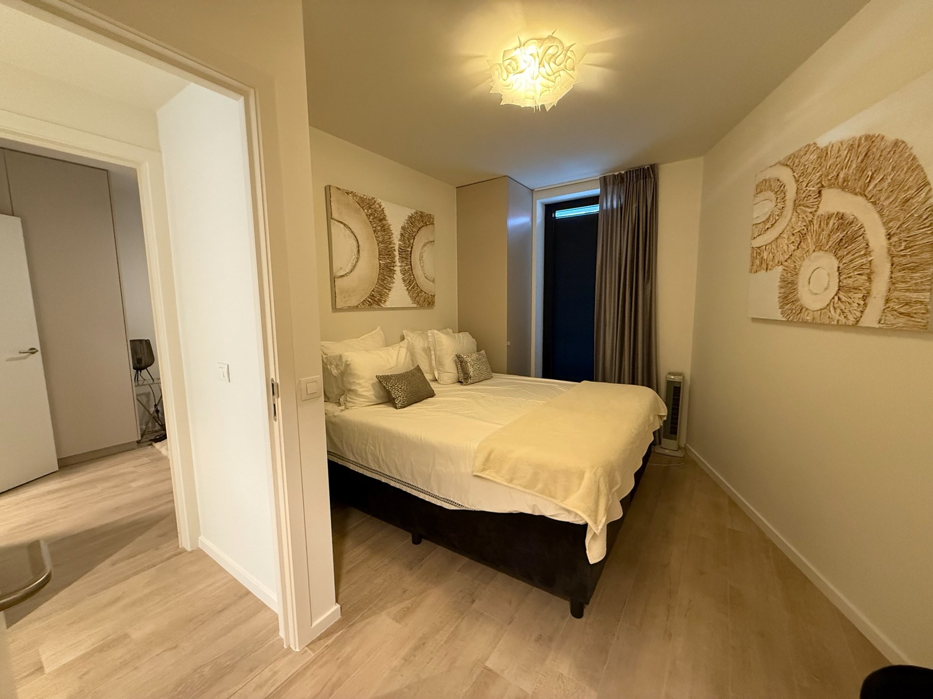 Ongemeubeld - Magnifiek woonappartement aan de zonnekant van de Lippenslaan, op wandelafstand van het strand. 