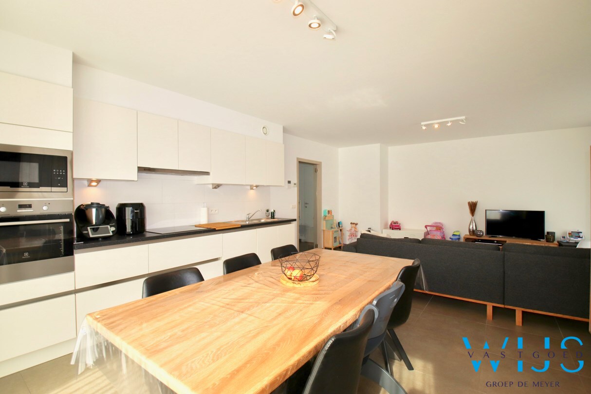 Energiezuinig GELIJKVLOERS appartement in hartje Kluizen ! 