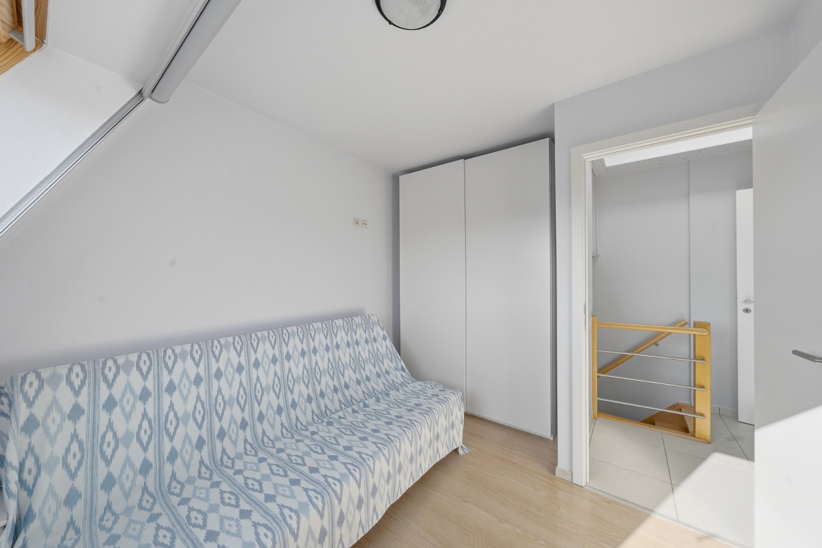 Instapklaar duplexappartement met open zicht en terras in Bredene 