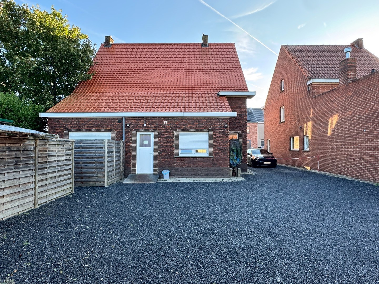 Woning met tal van mogelijkheden in centrum Zulte. 