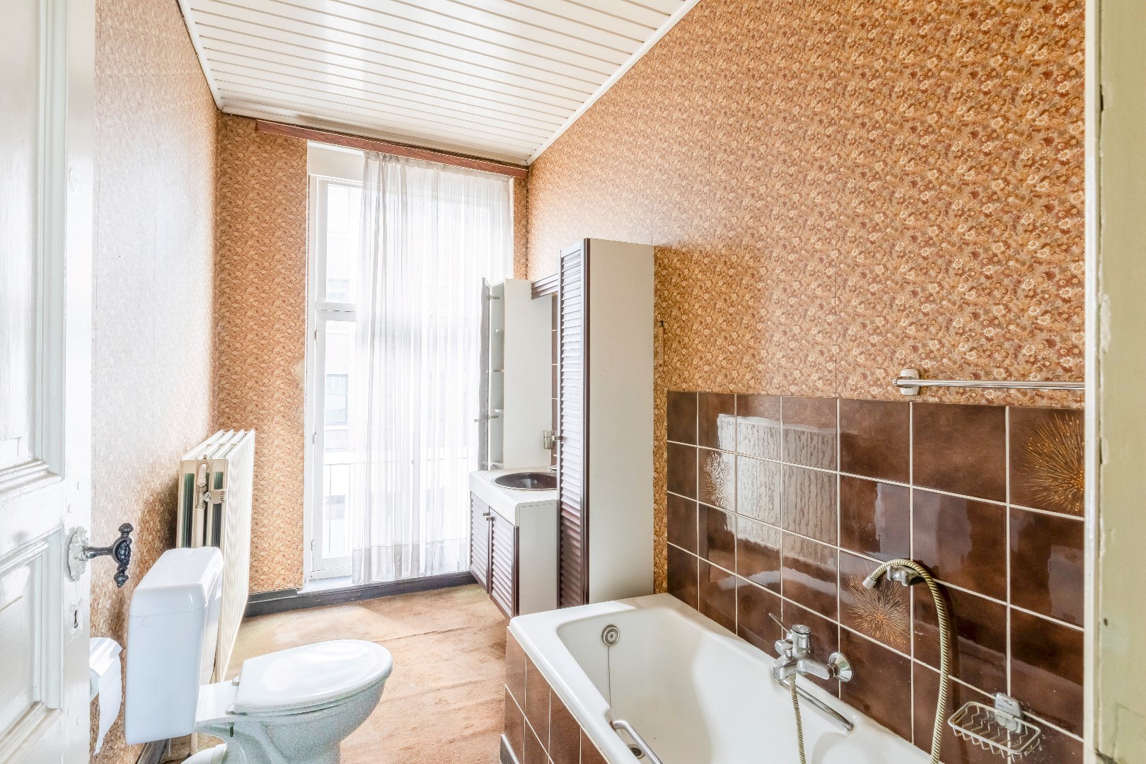 Te renoveren handelspand in het centrum van Ledeberg 