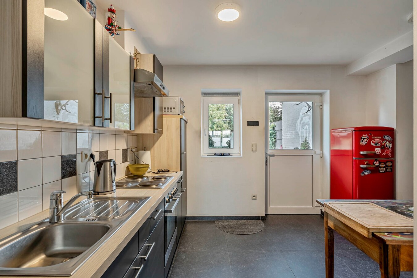 Comfortabel, gelijkvloers appartement mét ruime tuin en carport! 