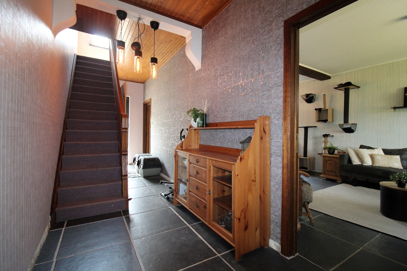 Gezellige gerenoveerde woning op een perceel van 8 are 