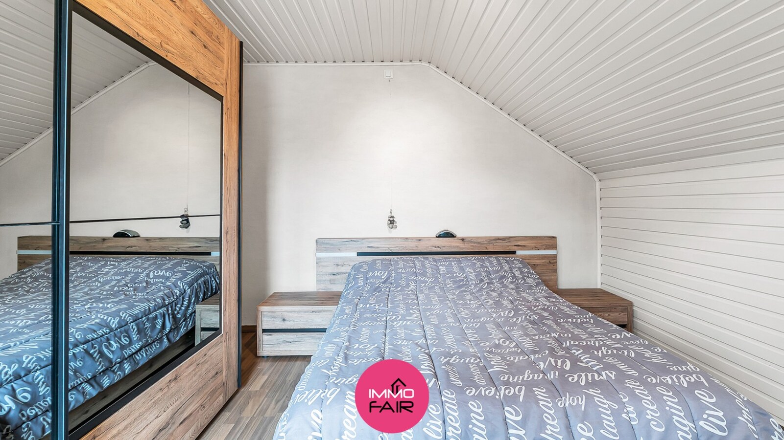 Knusse, betaalbare woning met dubbele garage in het geliefde Leut! 