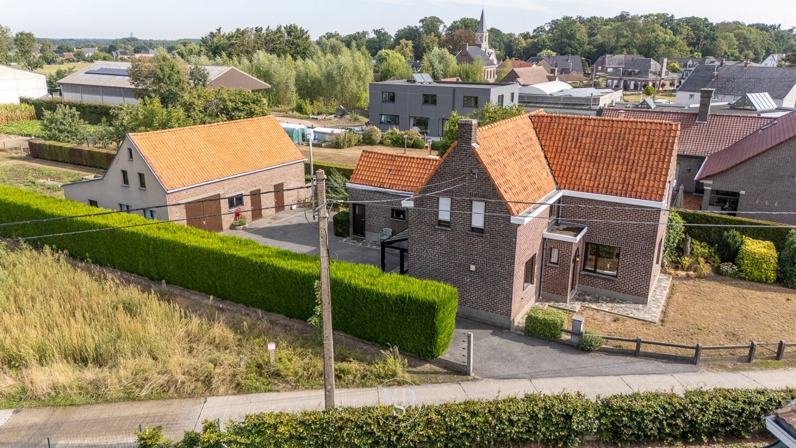 Landelijke woning - te renoveren. 
