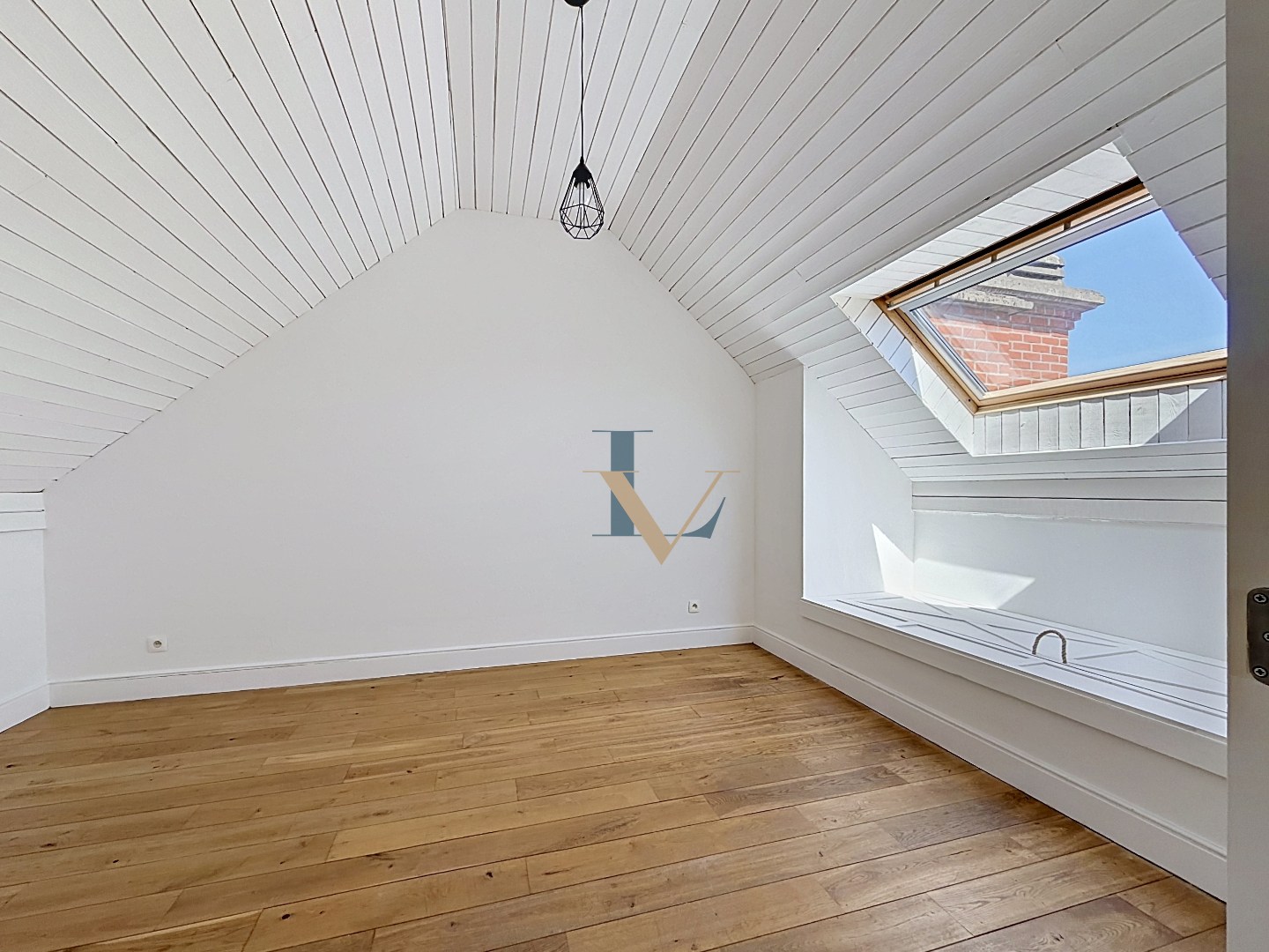 Instapklaar duplex appartement met 2 slpk. en 2 bdks. en mooi terras. 