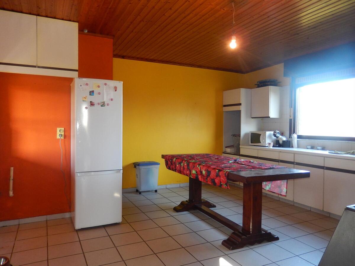 Te renoveren woning in de landelijke velden te Eernegem 