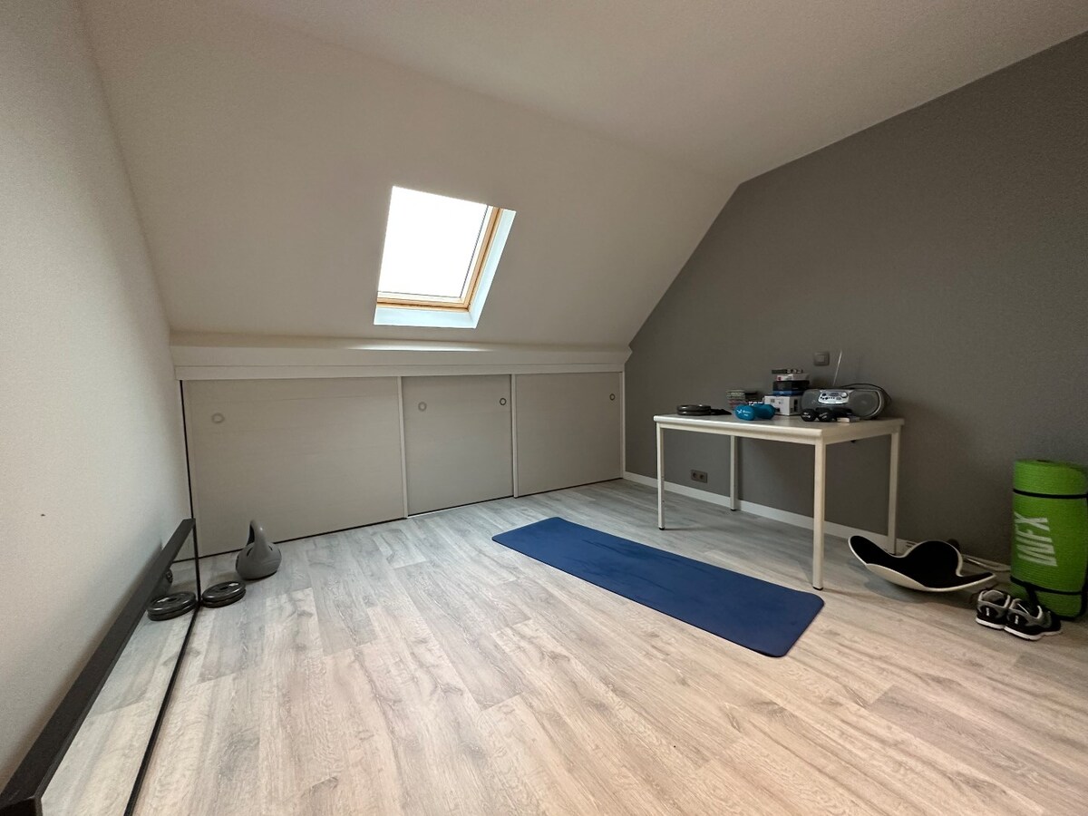 Ruime woning met 5 slaapkamers te Zwevezele 