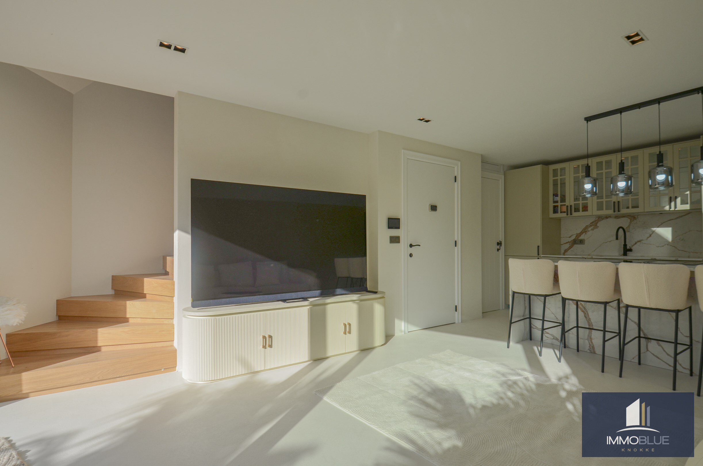 EXCLUSIEF : Duplexappartement met ruim terras gelegen in een kleinschalige nieuwbouwresidentie in Art Deco-stijl. 