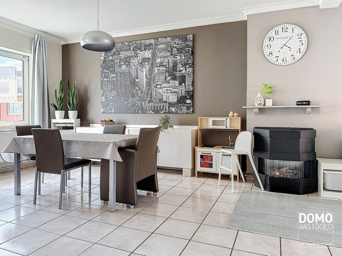 Gerenoveerd duplex appartement met 2 slaapkamers in het centrum van Runkst. 