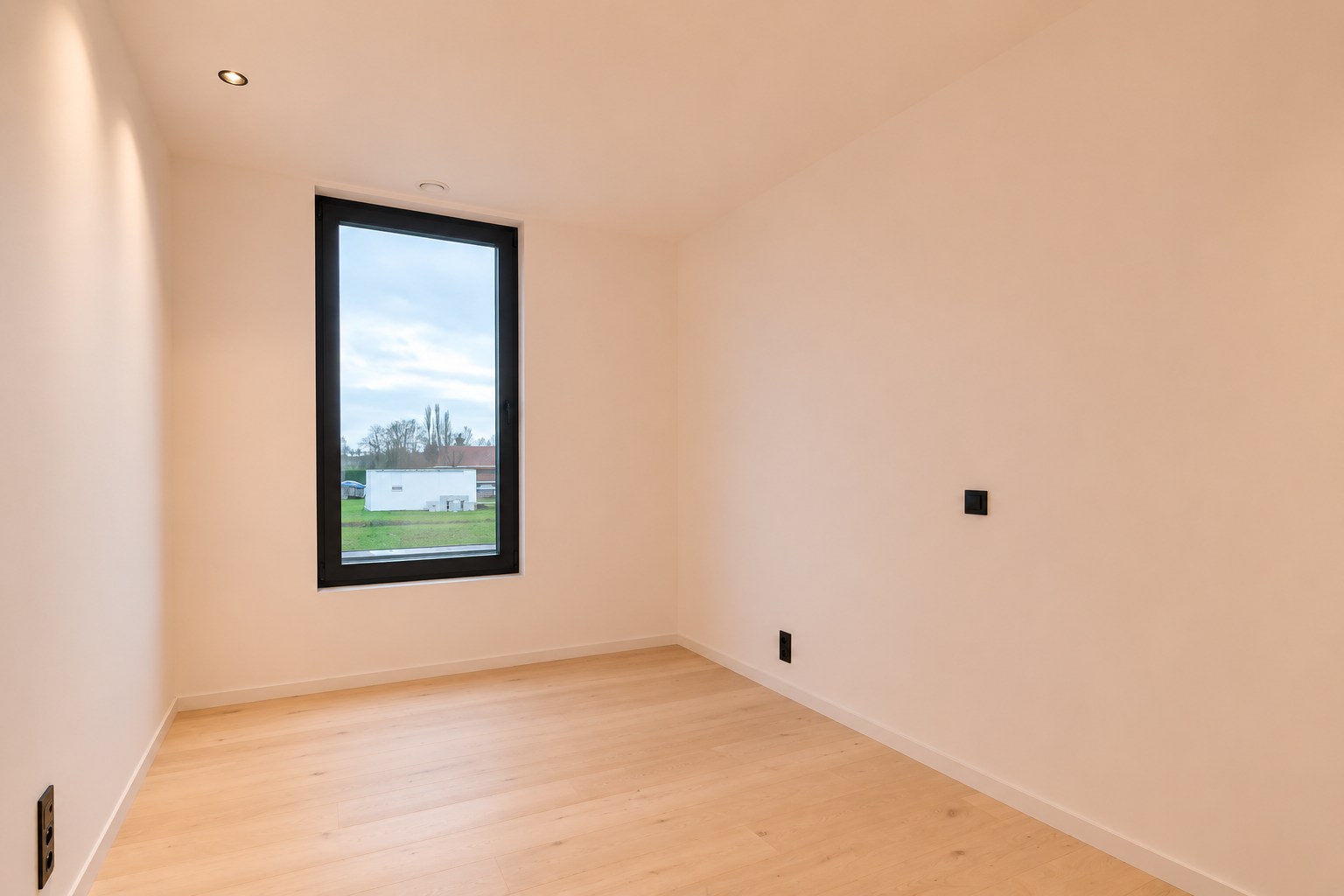 Ruime afgewerkte nieuwbouwwoning met landelijk zicht! 