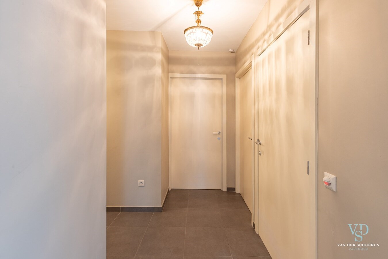 Ruime,  recente assistentie-flat. 