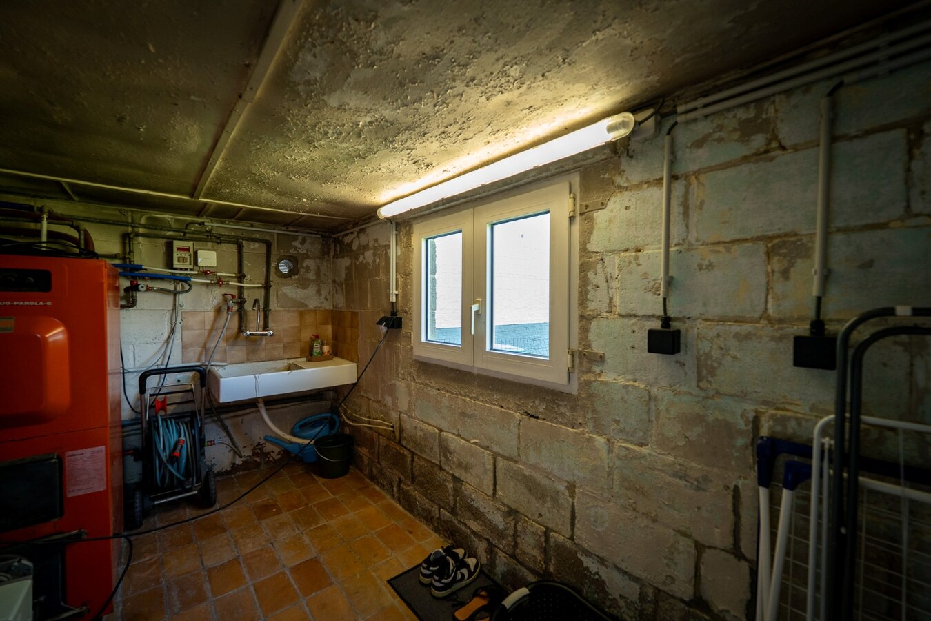 Renovated property with drained track and pasture on approximately 16 ares in Mielen-boven-Aalst. 