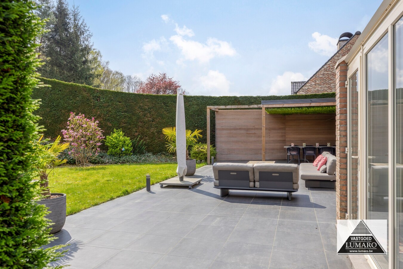 Vrijstaand landhuis op 2.942m². Instapklaar. Energielabel B. 