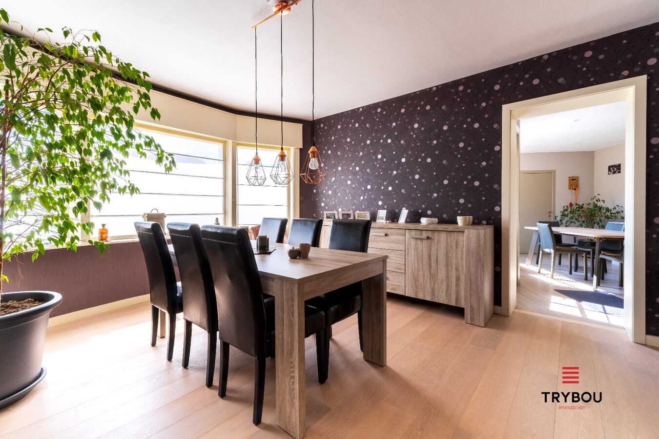 Gezellige en ruime woning met tuin - instapklaar in het hart van Ledegem 