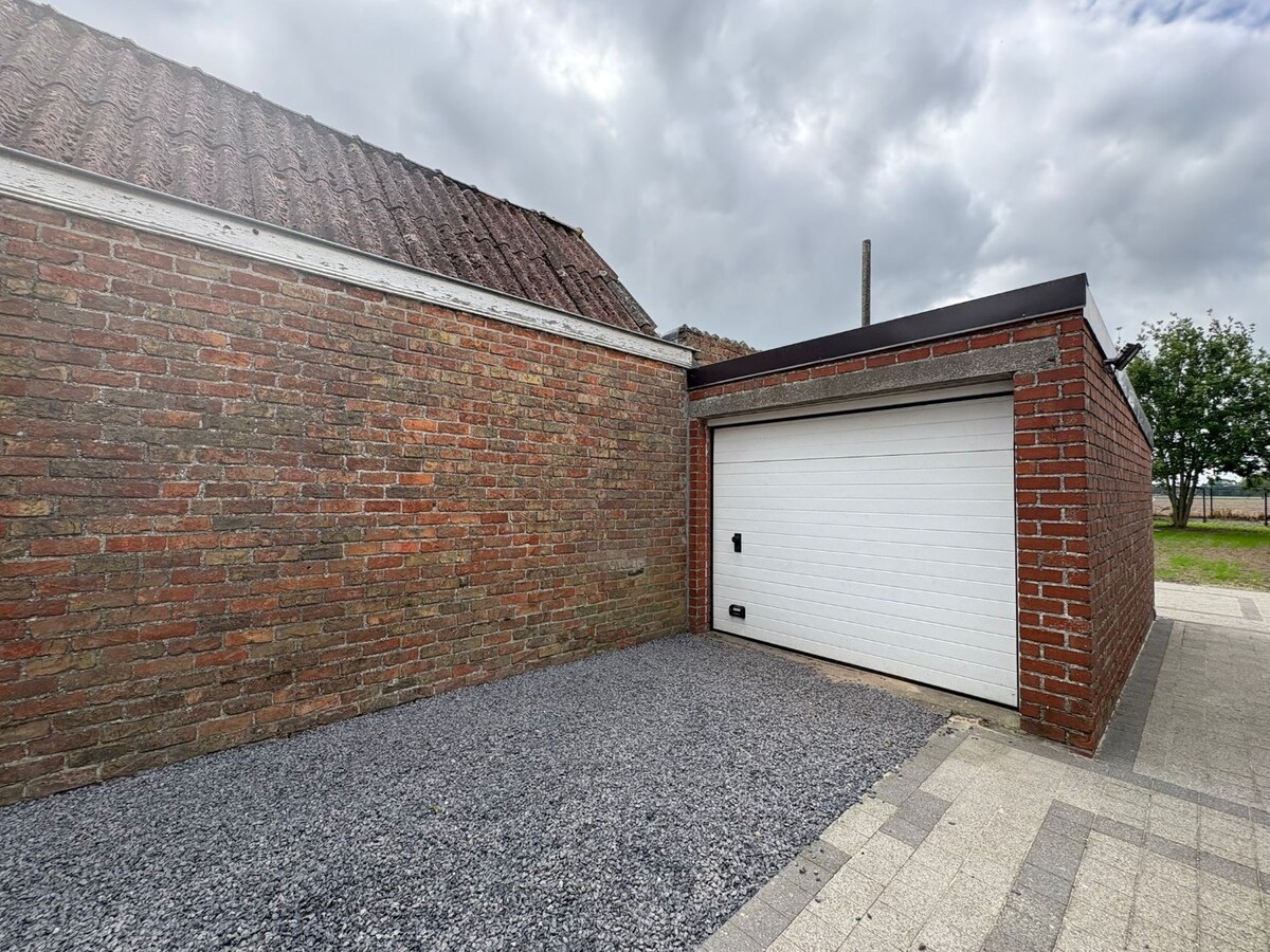 Woning met 2 slaapkamers en garage te Koekelare 