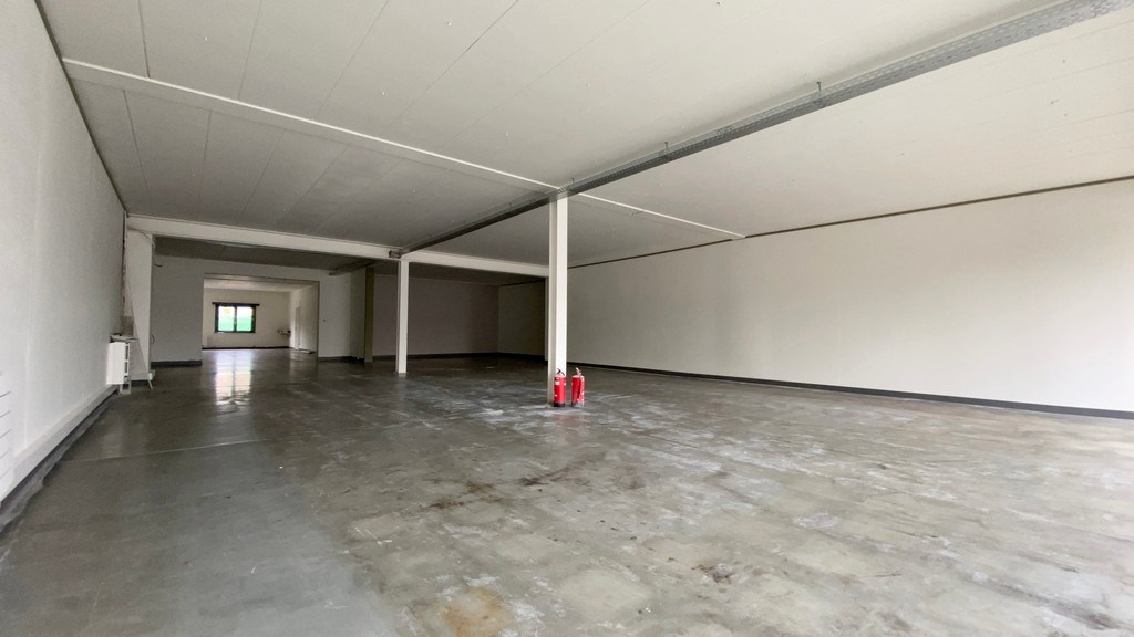 Showrooms te huur op zichtlocatie langs N9 in Lievegem