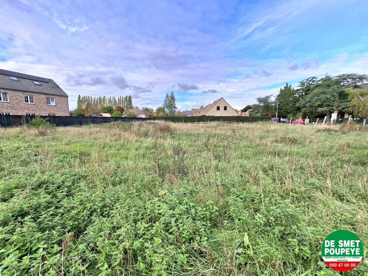 Rijwoning met tuin met uitweg 