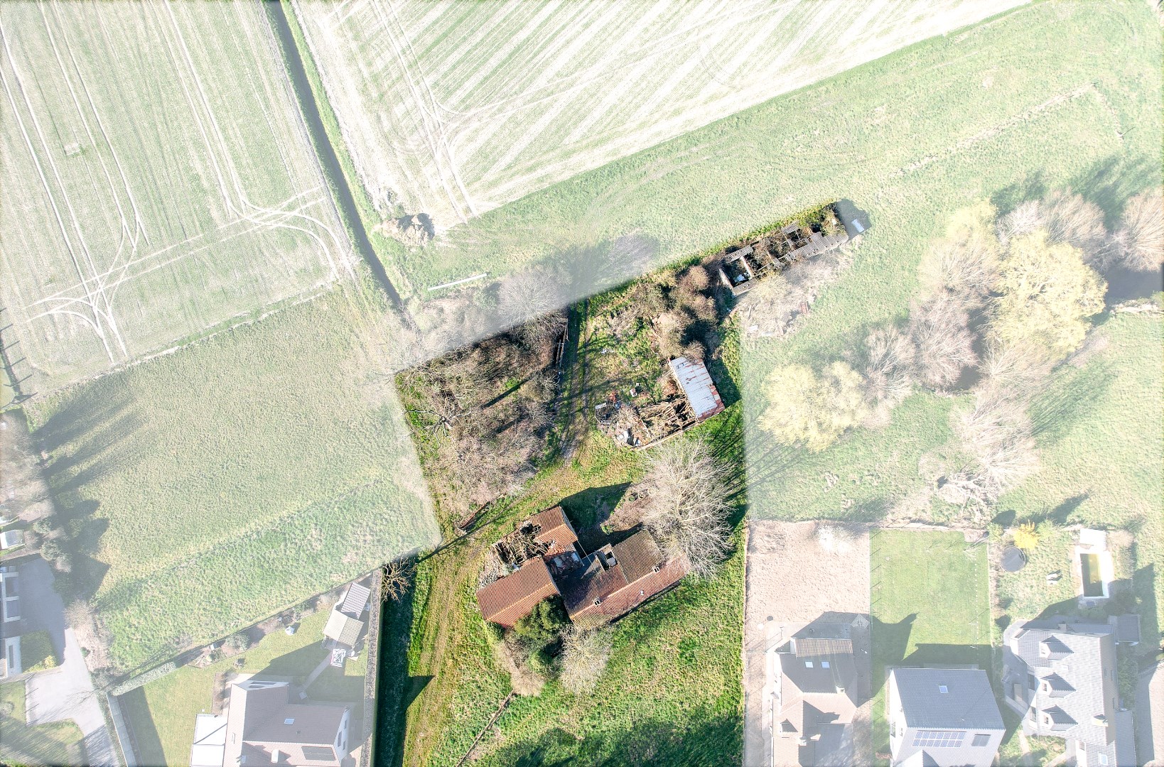 Te renoveren hoeve met veel potentieel in Alveringem. 