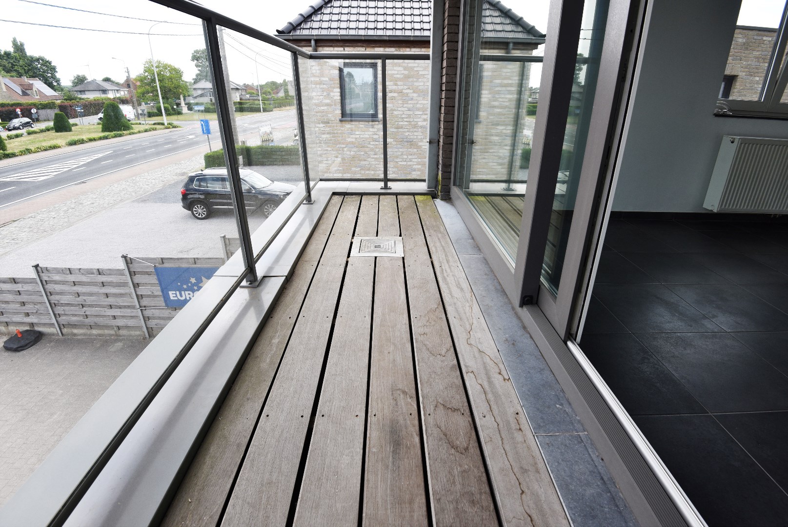 Centraal gelegen app met 1 slk, 2 terrassen en autostaanplaats te ADEGEM . 