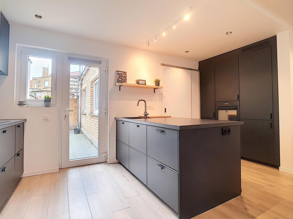 Ruim, knap gerenoveerd 1-slaapkamerappartement  met terras  - Heist 