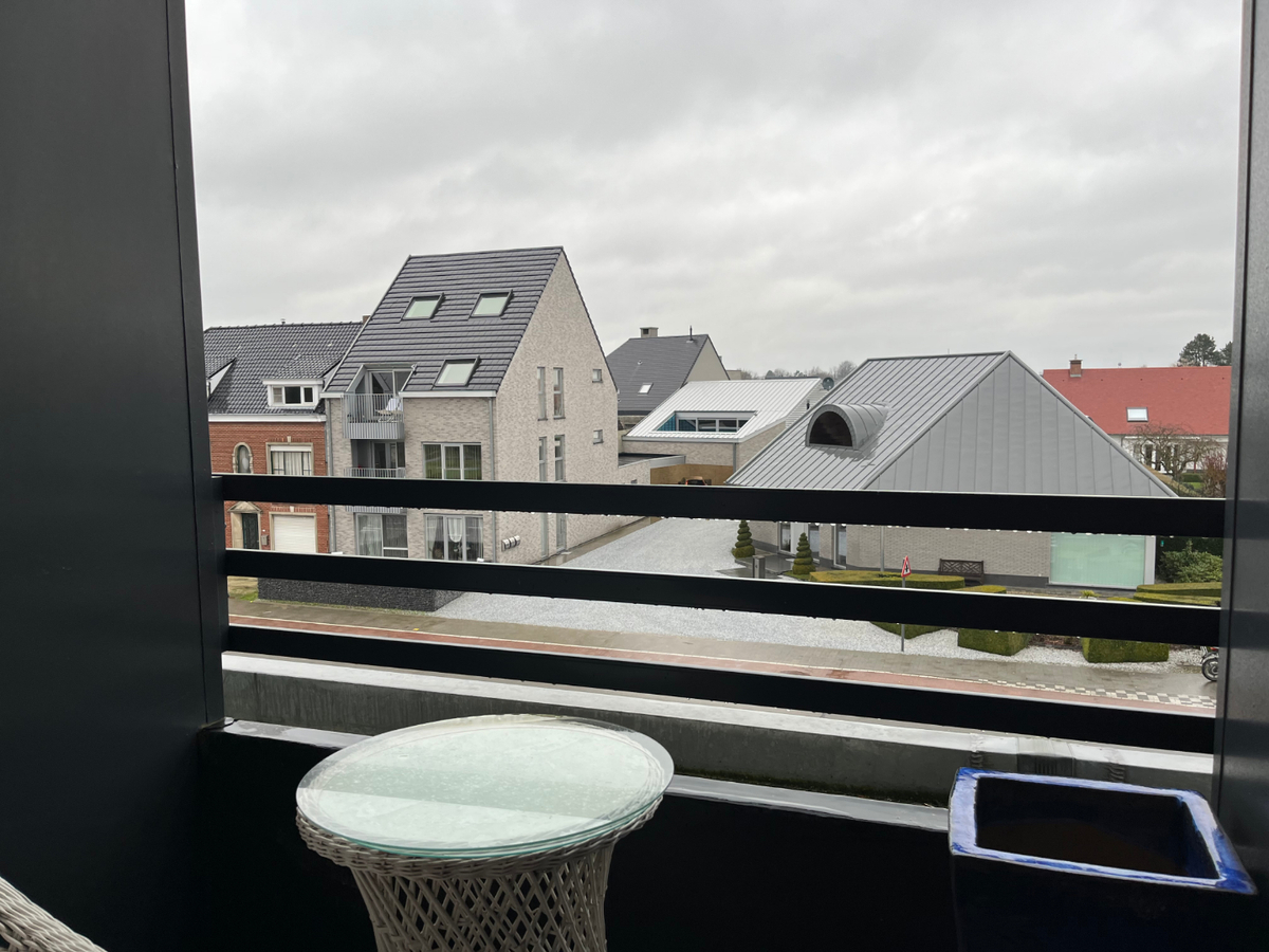 Bijzonder ruim én eigentijds dakappartement. GEEN VASTE KOSTEN ! 