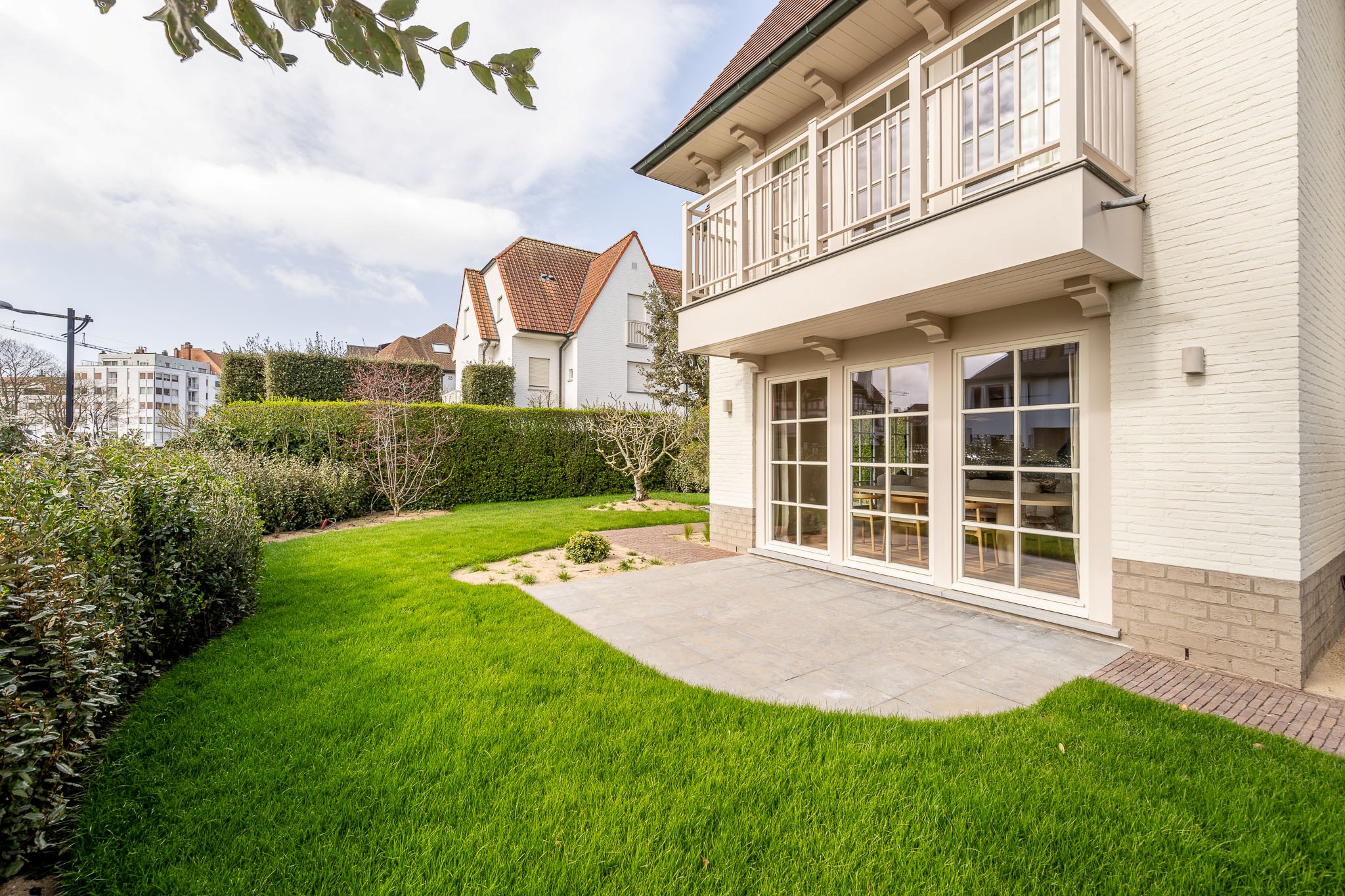 Prachtig gerenoveerde  halfopen woning op topligging nabij centrum, zee en strand 