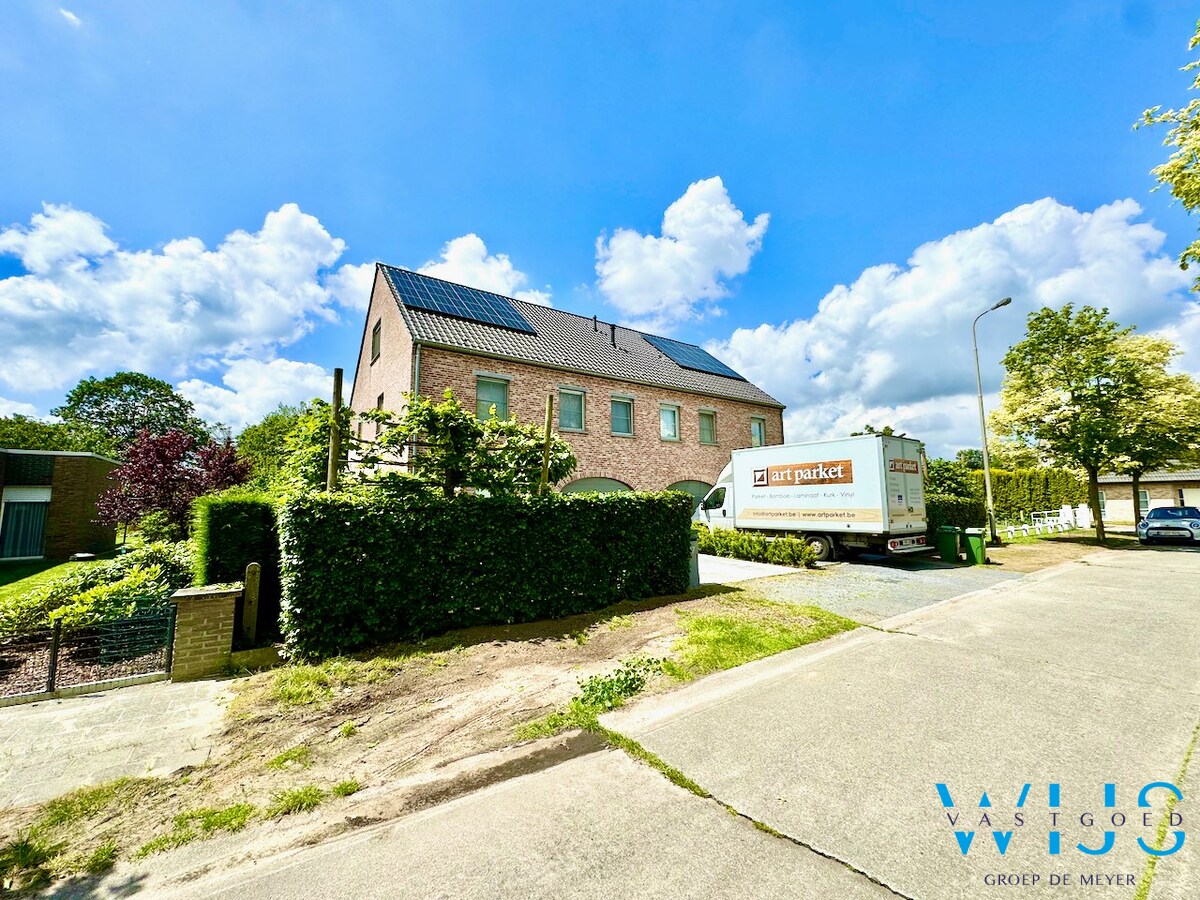 Prachtige recente woning in een zeer rustige wijk te Ertvelde ! 