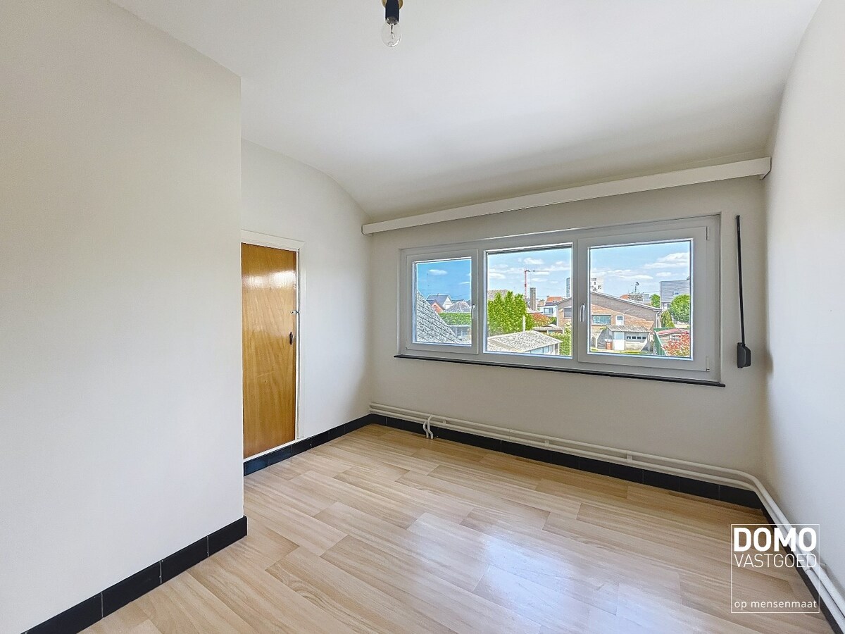 RUIME WONING MET TUIN, GARAGE &amp; 3 SLAAPKAMERS RUSTIG GELEGEN LANGS HET KANAAL MET EPC C TE BERINGEN 