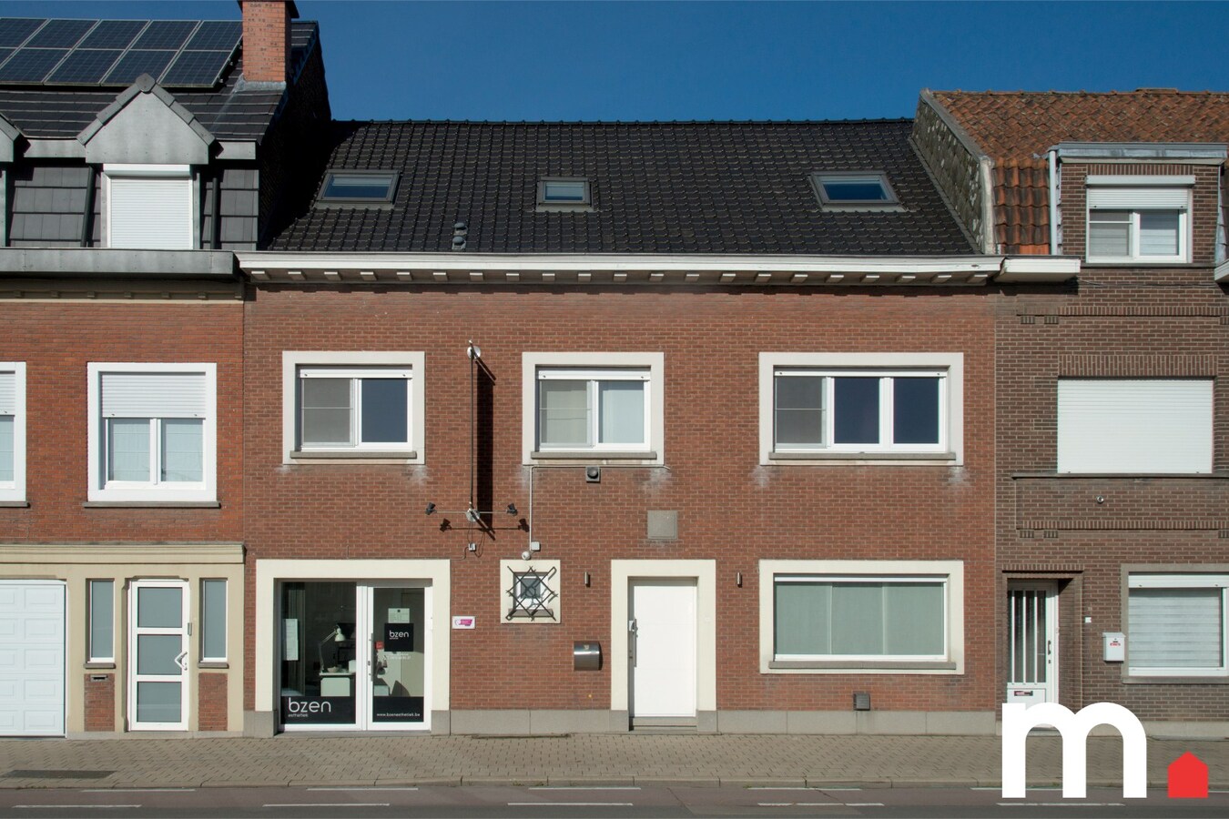 Centraal gelegen, instapklare woning met praktijkruimte én EPC B  te Kortrijk ! 