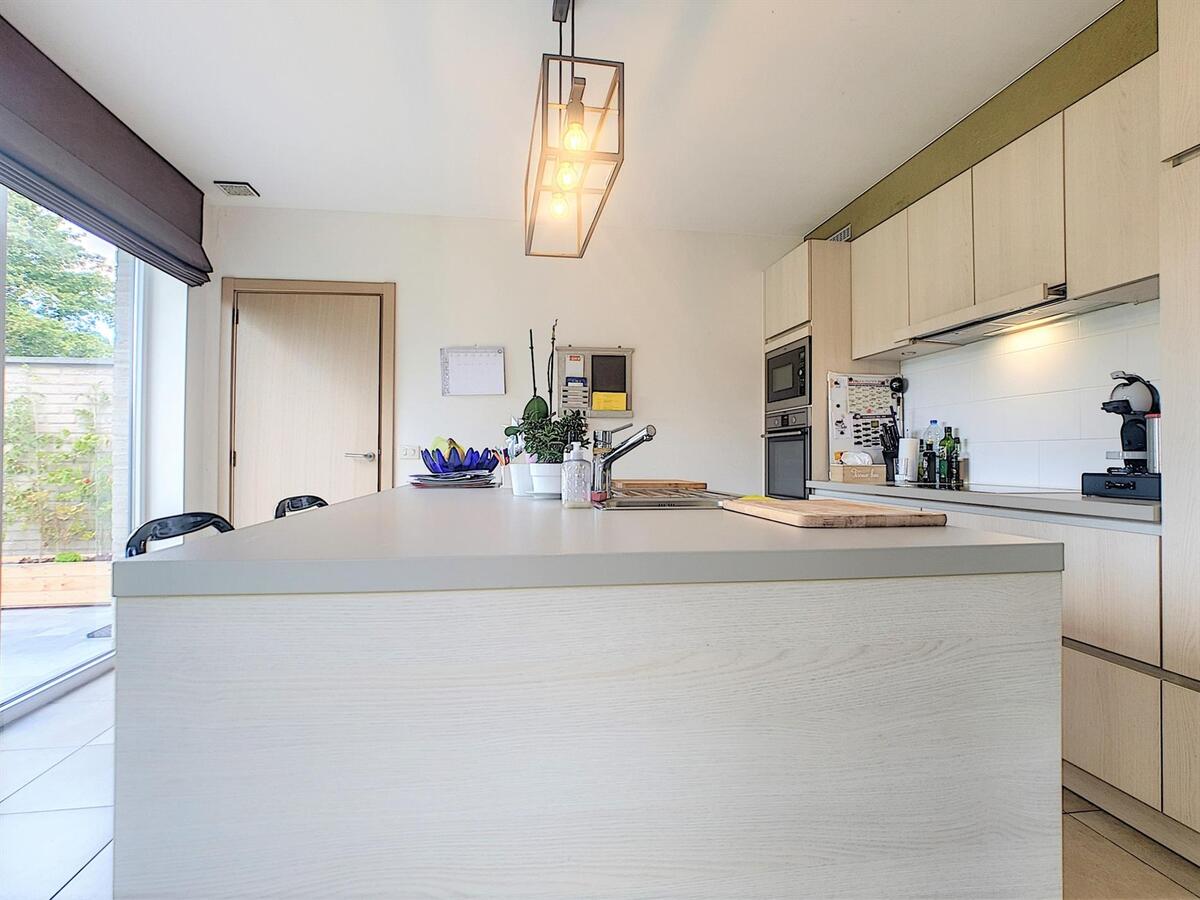 Recente halfopenbebouwing met 4 slaapkamers - Moerkerke 