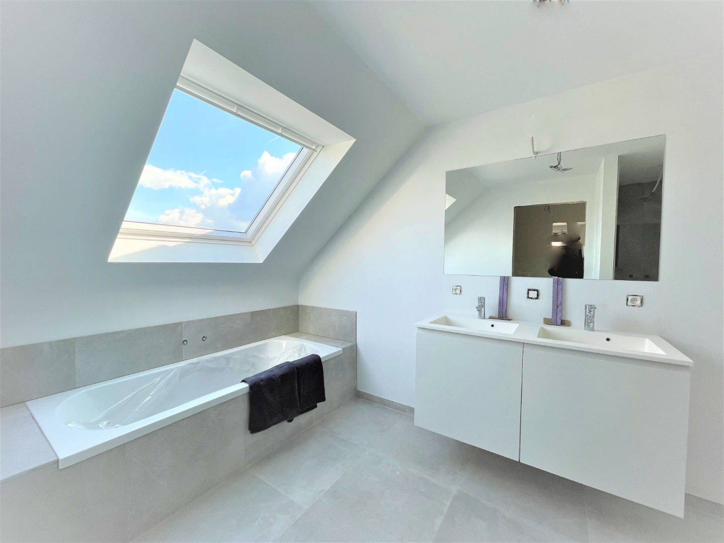 VERKOCHT Nieuwbouwwoning met 3 slaapkamers en garage op 370m² 