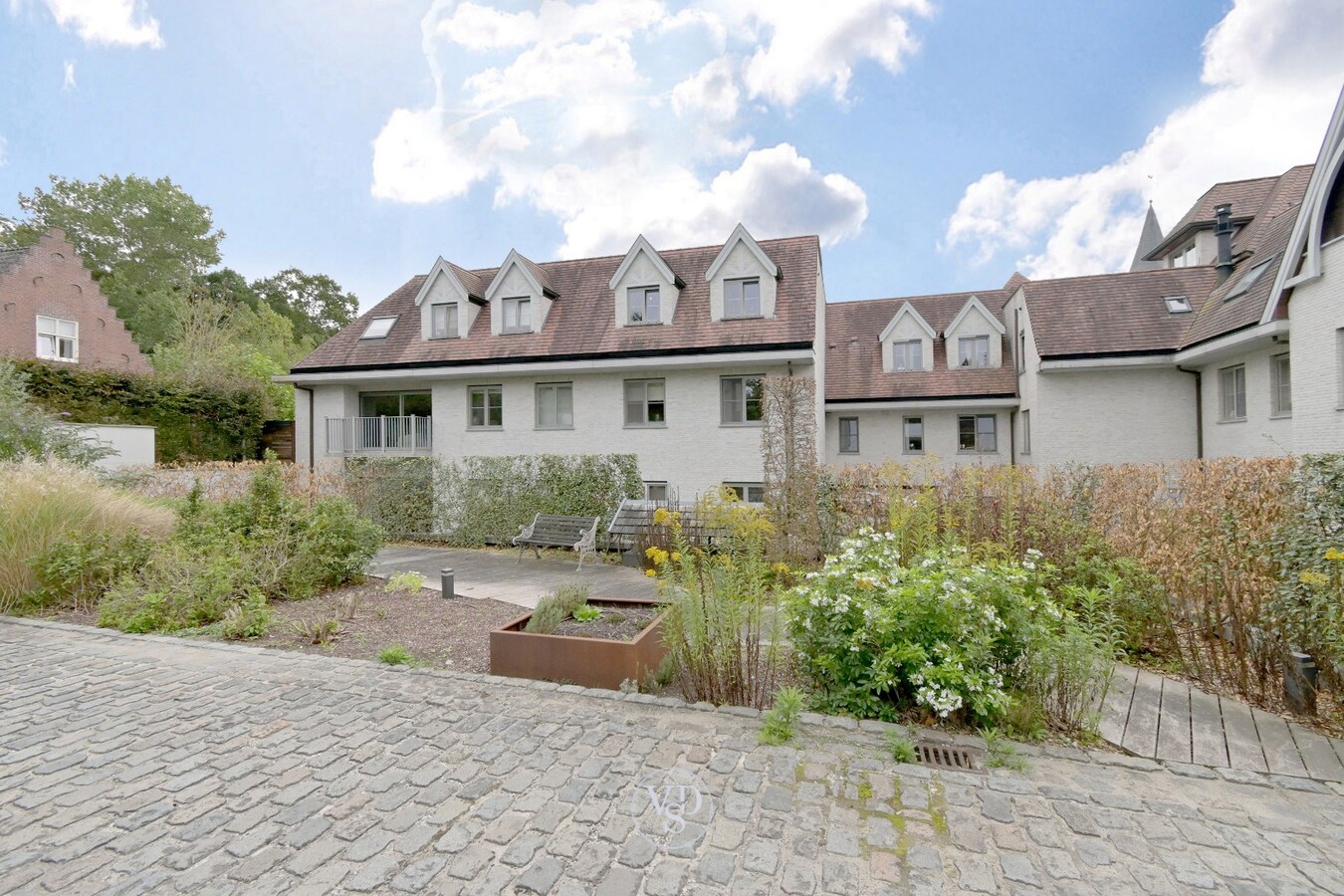 Klassevol appartement met terras (incl.  garagebox). 