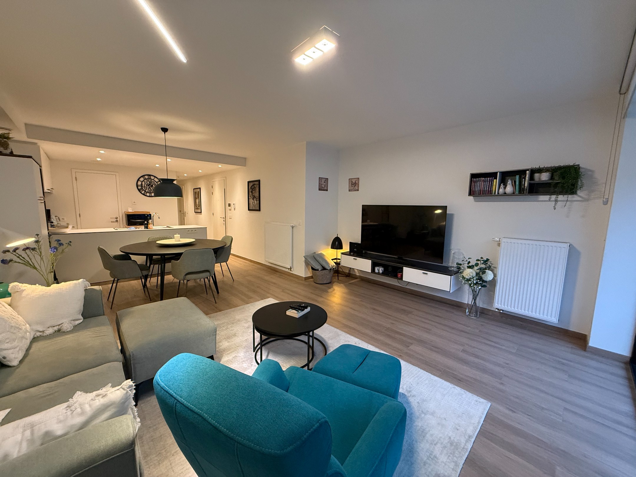 Non-meublé - Charmant appartement à louer avec 2 chambres situé dans une résidence récente sur l'avenue Léopold à Knokke. 