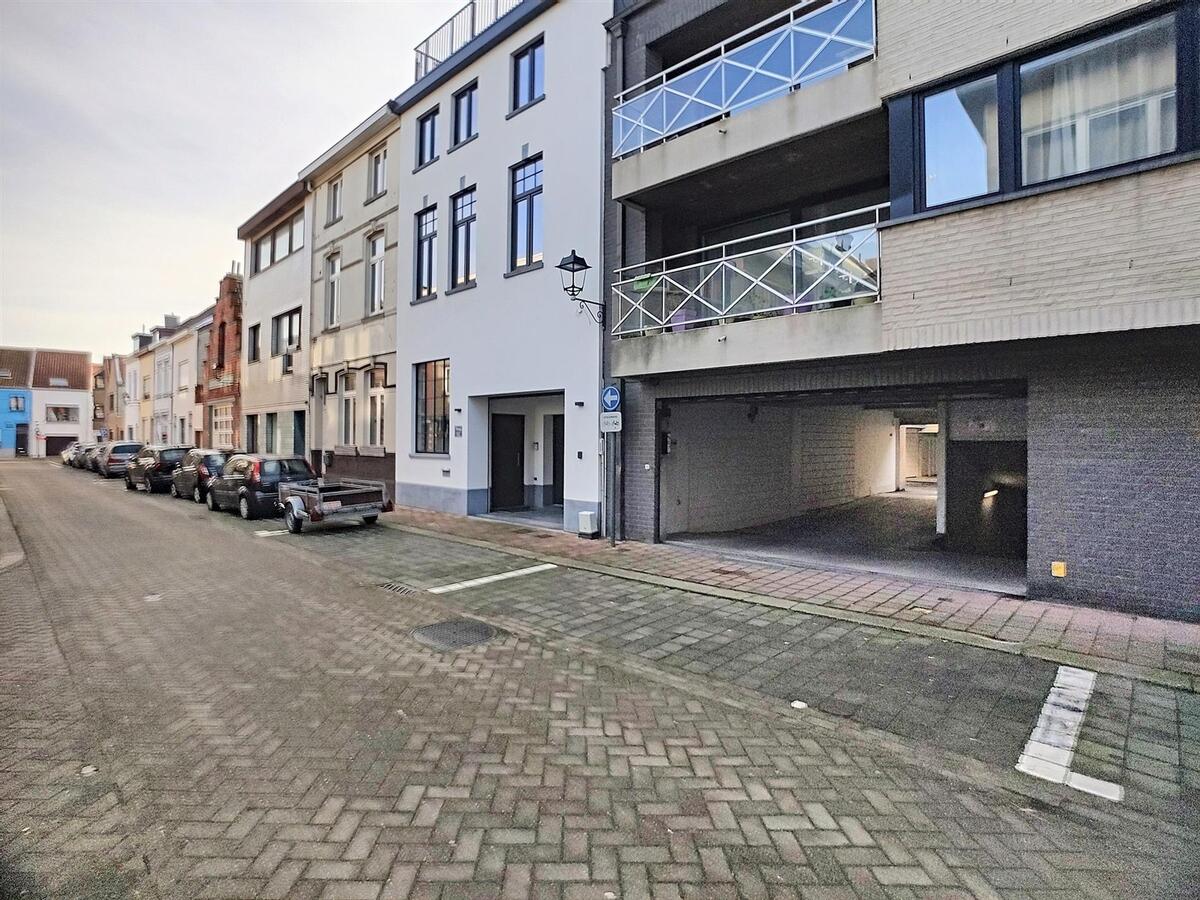 Dubbele garagebox met extra parkeerplaats nabij de Kursaalstraat - Heist 