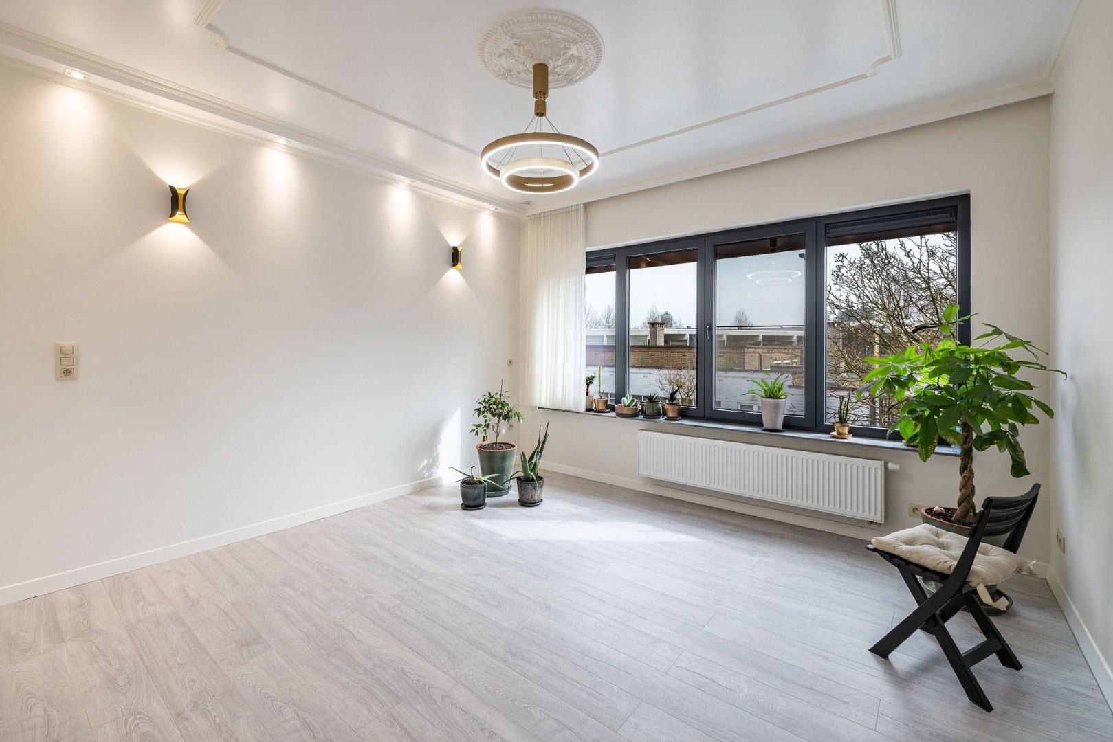 Hoogwaardig gerenoveerde stadswoning met 4 slaapkamers en zuidgericht dakterras 