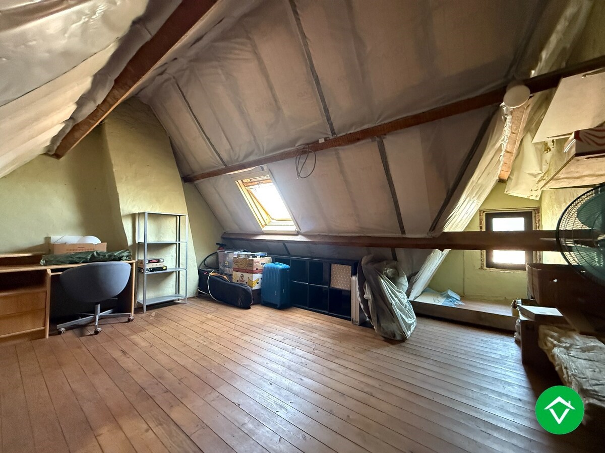 Charmante woning met twee slaapkamers, diepe tuin en ruime garage 